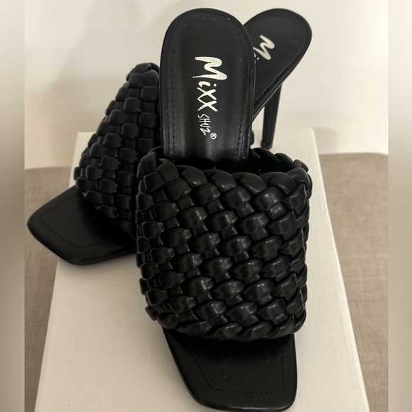 NIB Solid Black Color Faux Leather Square Toe Braided Mule Sandal. Size 8 đź–¤ - Picture 3 of 11